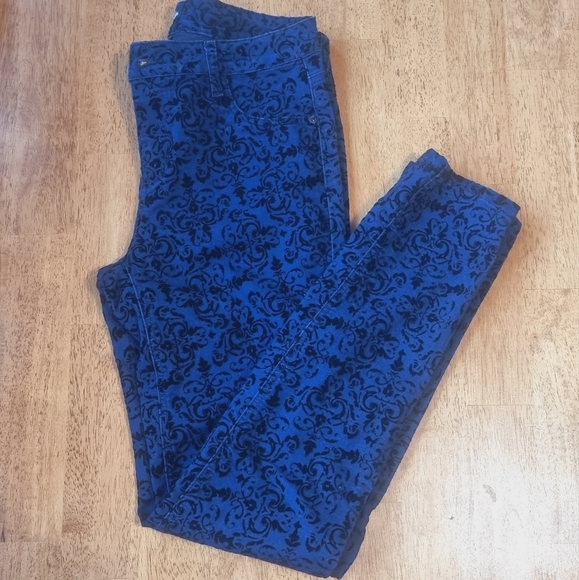 Embossed Suko Denim Jeans - Picture 4 of 8